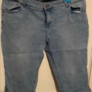 Plus size light blue Jean capris
